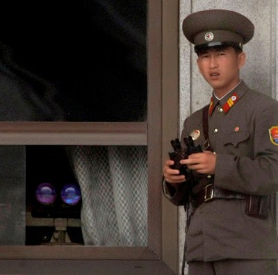 Guardas_da_Coreia_do_Norte,_Panmunjon