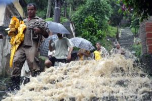 Forte chuva no Rio de Janeiro deixou mais de 15 mim desabrigados