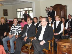 Participantes atentos à palestra