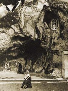 Santa Bernadette na gruta as aparicções