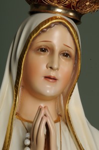 Santíssima Virgem, olhai por nós! Recorra a Maria, acenda sua vela no Oratório em louvor a Nossa Senhora