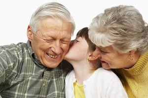 Dê um presente especial para seus avós. Acenda uma vela em sinal de seu amor por eles