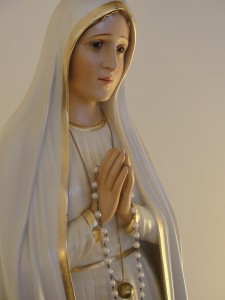 Nossa Senhora e o Santo Rosário