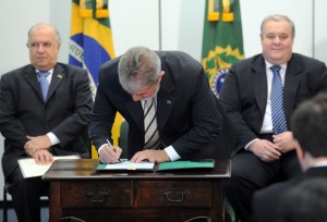 Lula assina projeto de lei contra palmadas
