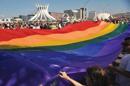 Homossexuais realizam marcha contra a homofobia, em Brasília
