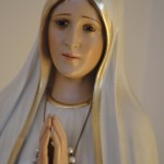 Nossa Senhora de Fátima, passa na nossa frente.