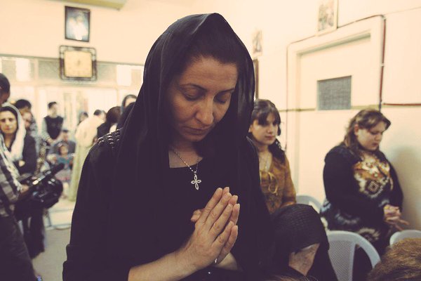 Cristãos perseguidos na Síria, rezam para que pesadelo do Estado Islâmico acabe logo.