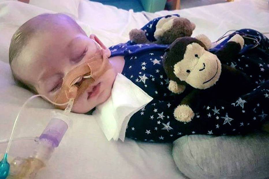 Charlie Gard, de 10 meses, terá os aparelhos desligados nesta Sexta-feira