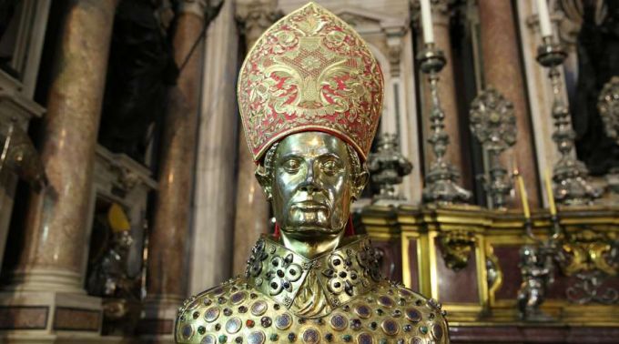 Busto de São Januário em sua Igreja em Nápoles.