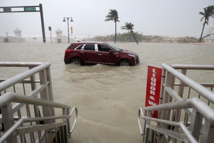 Ventos e inundações causados pela passagem do furacão Irma na Flórida.