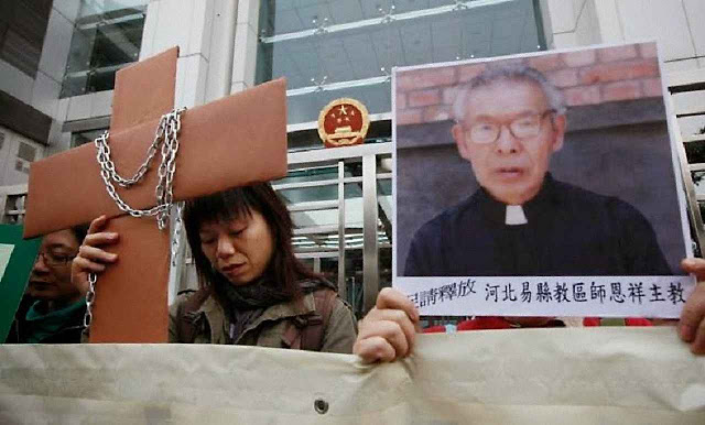 China Apelo em Hong Kong pelo bispo Cosme Shi Enxiang, provavelmente morto pelo regime comunista.