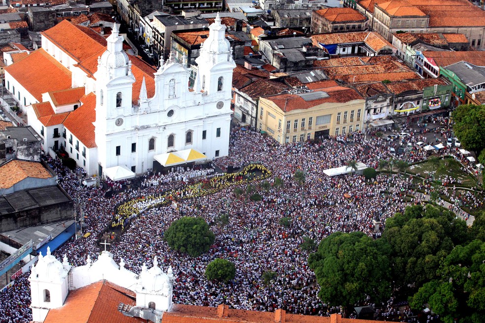 Fiéis reunidos para a procissão do Círio de Nazaré em Belém, estimativa de mais de 2 milhões!