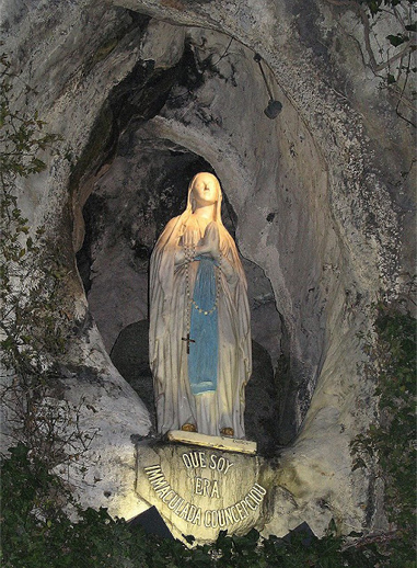 Nossa Senhora de Lourdes na Gruta