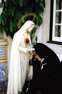 Irmã Lúcia, vidente de Fátima e Nossa Senhora