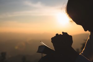 Agradecendo uma graça a Nossa Senhora das Graças
