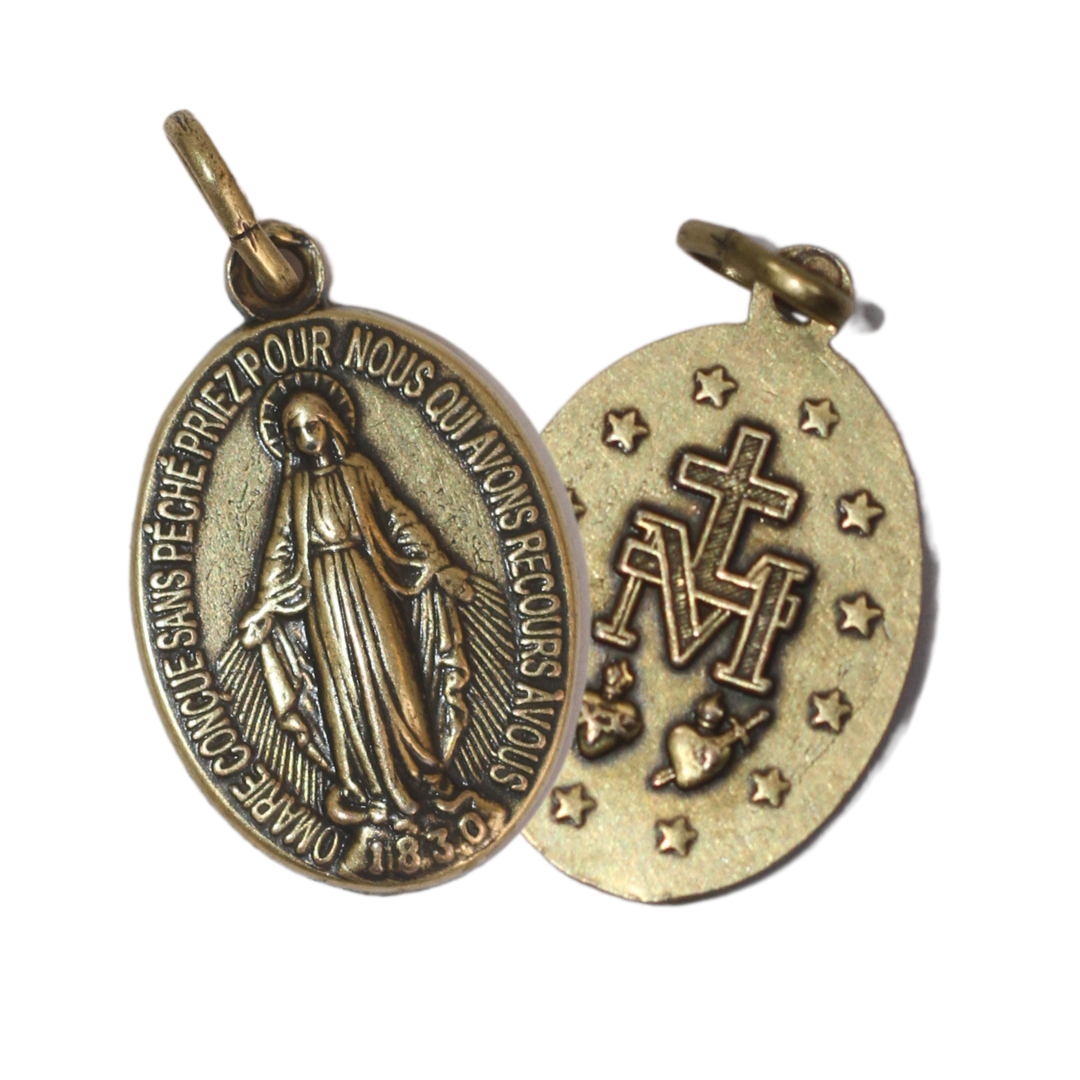 Medalha Milagrosa de Nossa Senhora das Graças, fabricada em Paris e segundo os critérios da Igreja.